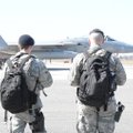 DELFI FOTOD JA VIDEO: Ämaris katsetati F-15 hävitajate abil hädaolukordades vajalikke püüdursüsteeme
