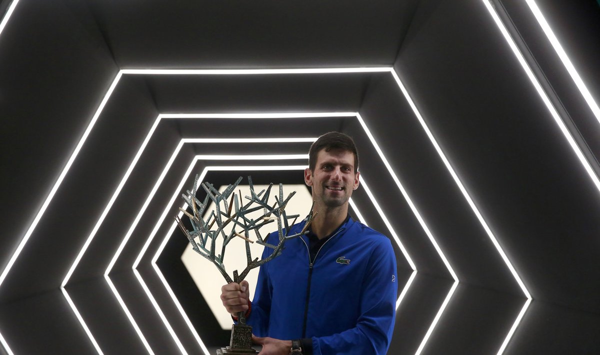 Новак Джокович с главным призом парижского турнира