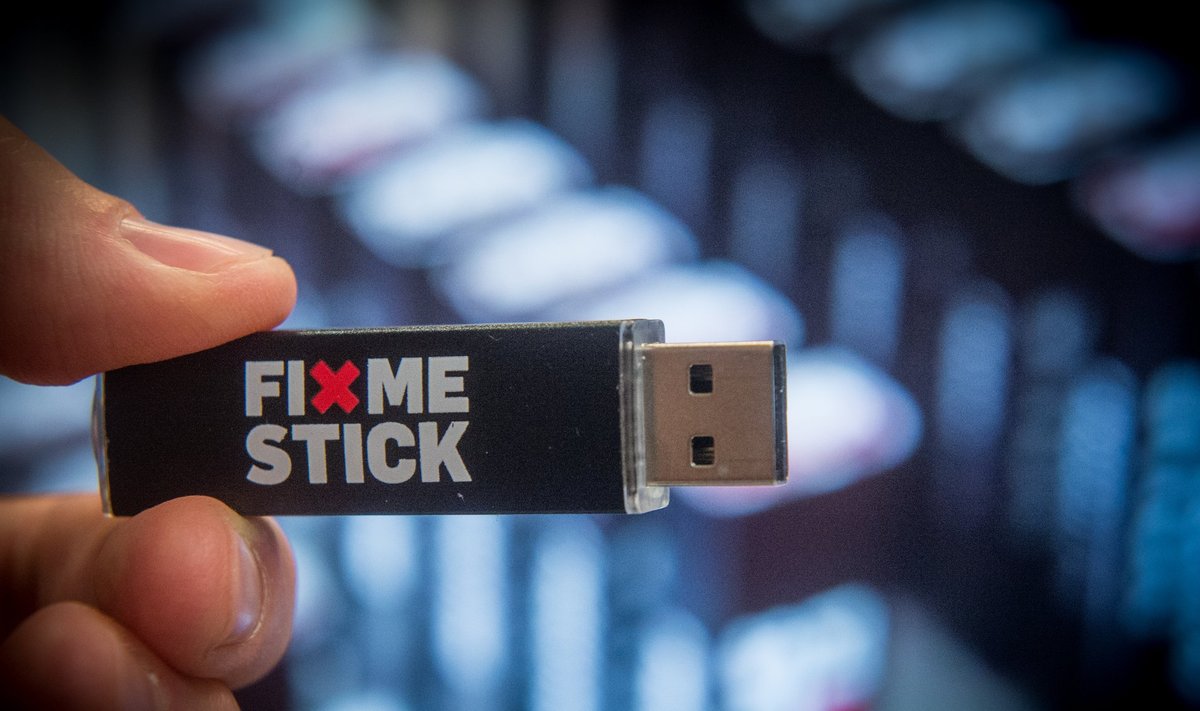 FixMeStick on kolme tootja viirusetõrjeid kandev mälupulk, mida kasutaja ei pea ise ette valmistama.