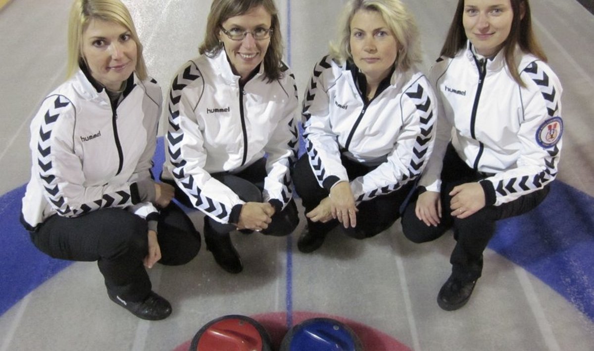 Vasakult kapten Maile Mölder, Kristiine Lill, Küllike Ustav ja Kaja Liik-Tamm. Foto: Eesti Curlingu Liit