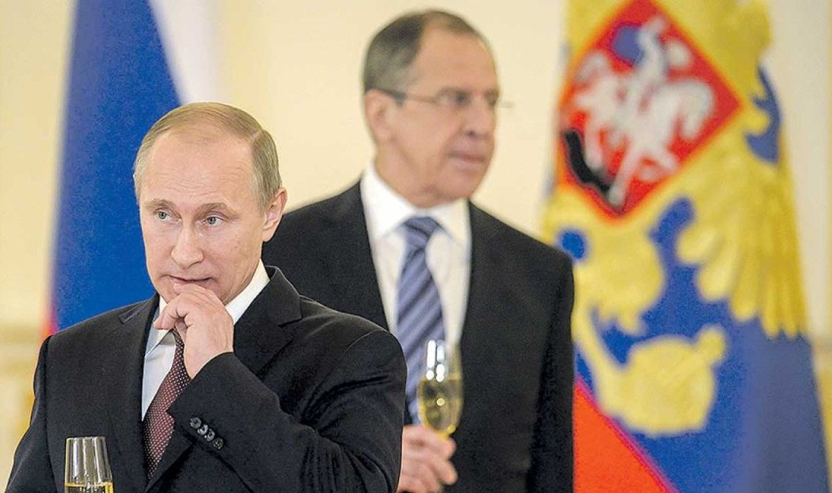 Vene president Putin ja välisminister Lavrov (taamal) ei saa EL-i juhtidega enam vabalt šampanjaklaase kõlistada. EL-i ja Venemaa suhete seis on pehmelt öeldes vilets.