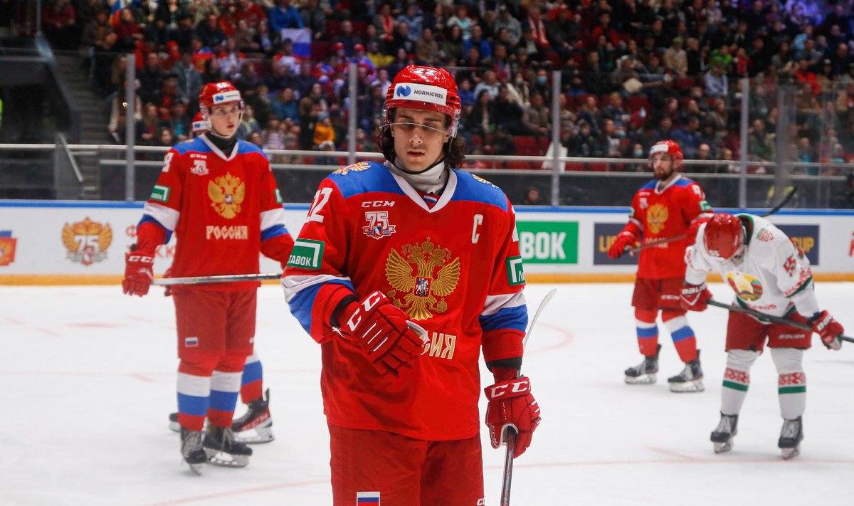 Сборная России по хоккею сыграет с Казахстаном, который участвует в чемпионате мира.