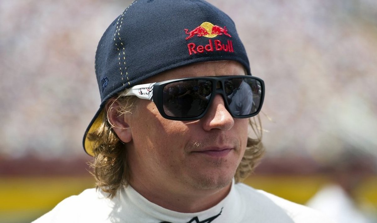 Kimi Räikkönen ja Red Bulli nokamüts.