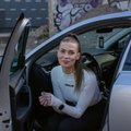 „Клиенты подарили перцовый баллончик“. Украинка полтора года работает по ночам в такси. Какие предложения поступают девушке от пассажиров?