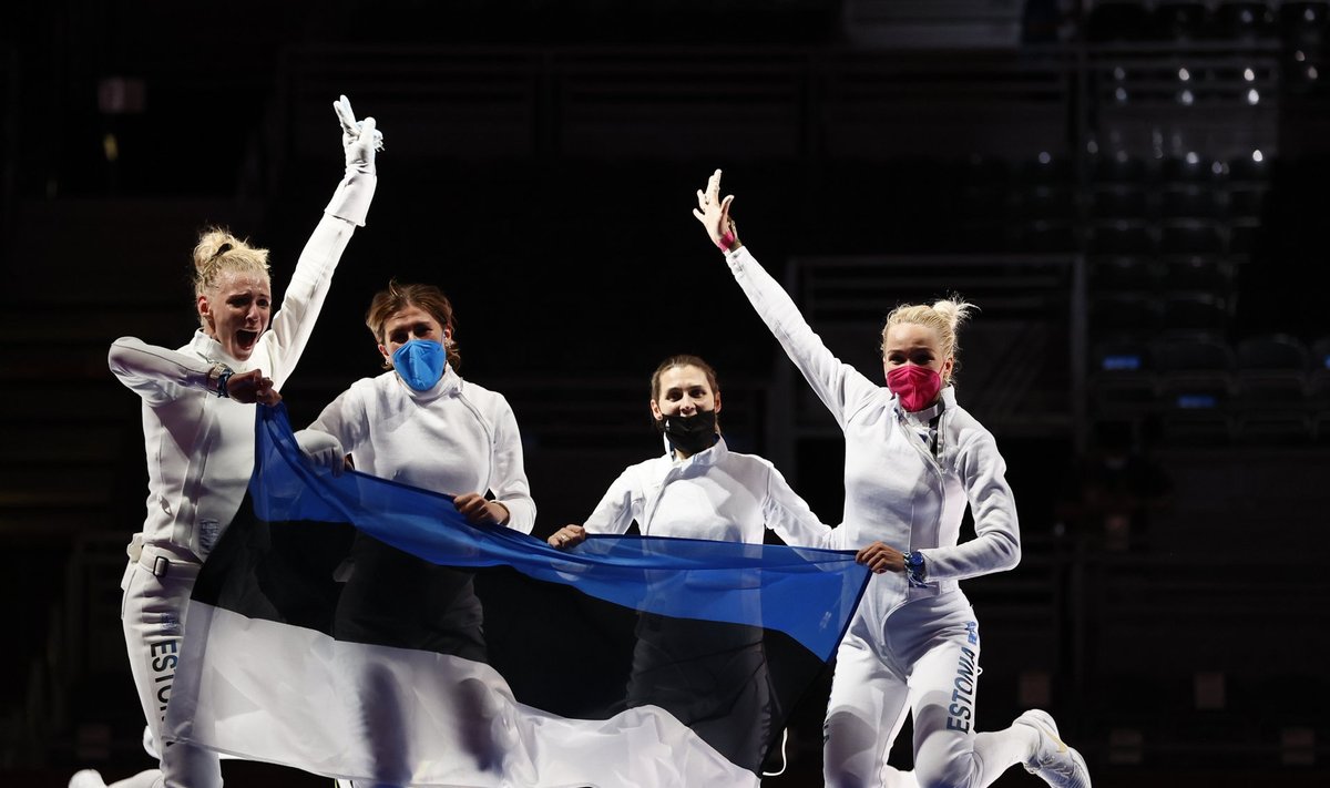 Eesti epeenaised olümpiakulda tähistamas.