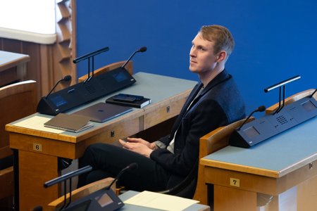 Keskerakonna esimees Jüri Ratas pidas riigikogu ees ettekande valitsuse moodustamise alustest.