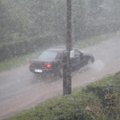 Soomes möllab võimas äike: "Auto tuli seisma jätta, vihma kallas kui ämbrist ja puud olid kaardus"