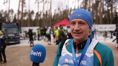 DELFI VIDEO | Tartu maratonil jõkke kukkunud mees: riided küll jäätusid, kuid tõeline Eesti tõugu mees sõidab lõpuni