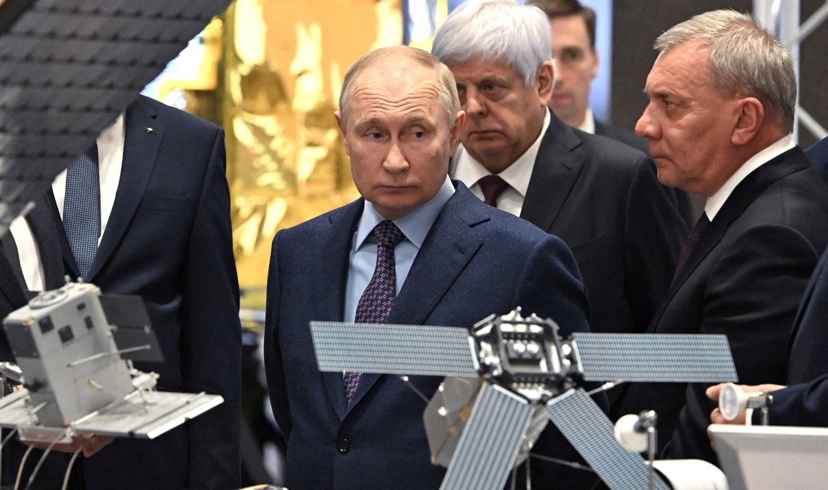 Vladimir Putin tutvub Vene satelliidi- ja raketiprogrammidega. USA kartuste järgi on vastane leidnud üles nende nõrga koha.