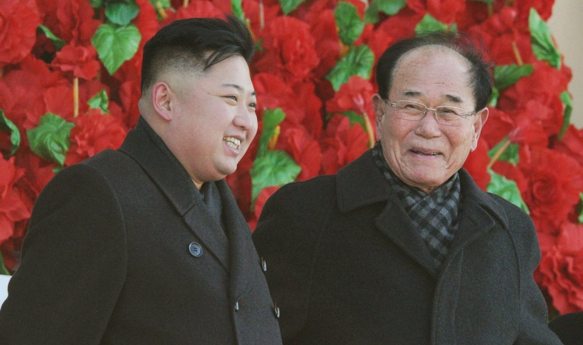 Kim Jong-un (vasakul) ja Kim Yong-nam.