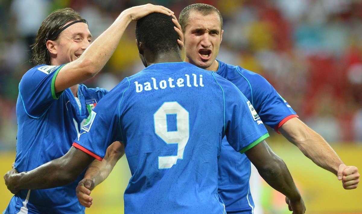 Mario Balotelli rõõmustab realiseeritud penalti üle