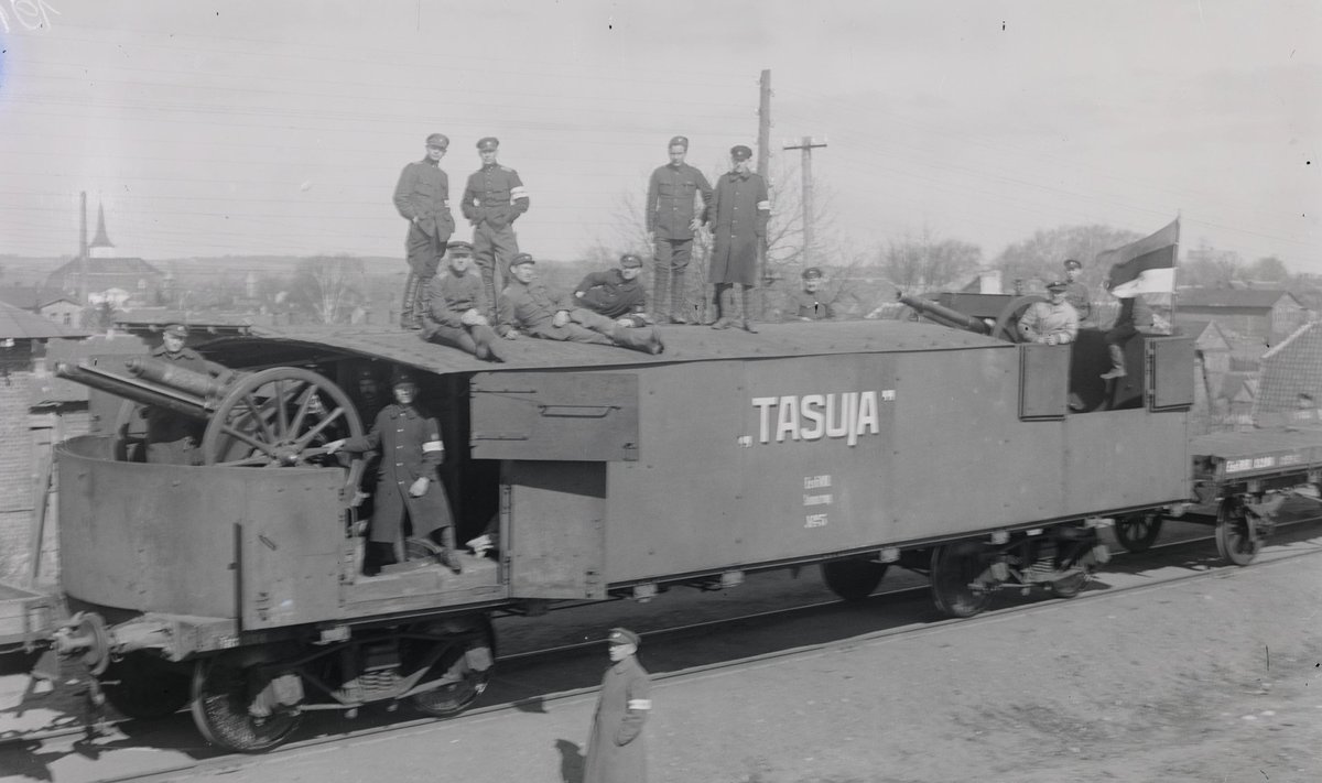 Vabadussõja sõdurid soomusrung Tasujal (1918-1920 aastad)