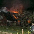DELFI PÄRNUS: Pärnu-Jaagupis põlesid laut ja garaaž, tules hävis ka peremehe auto
