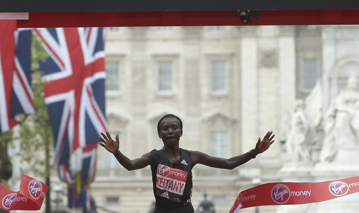 Mary Keitany Londoni maratoni finišis