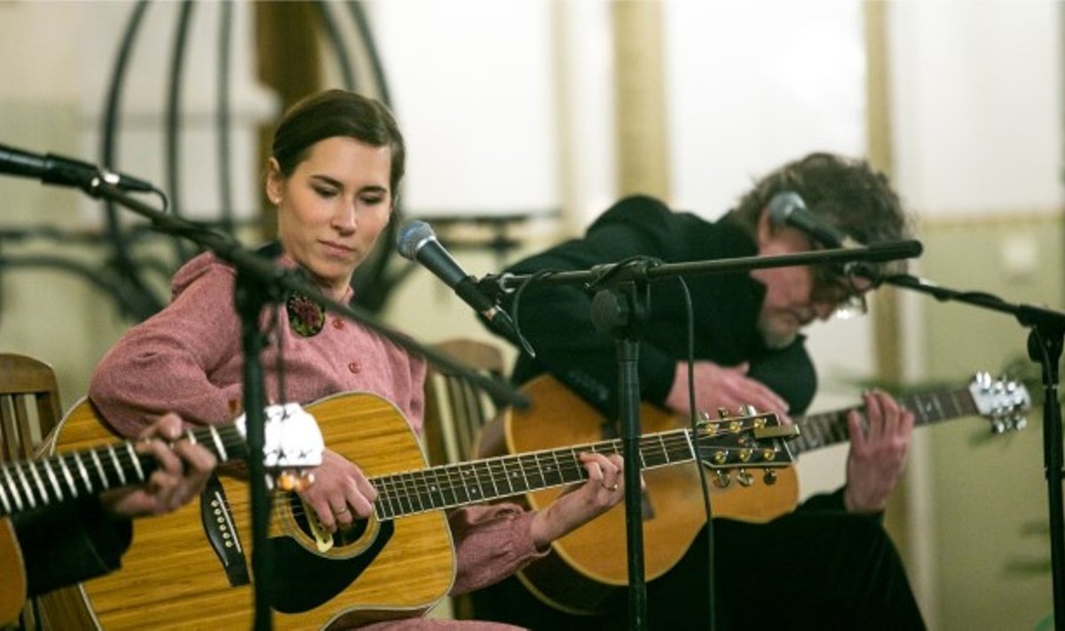 Mari Jürjens ja Riho Sibul on koos musitseerinud varemgi, kui Kuuekeelsed veel ei tegutsenud.