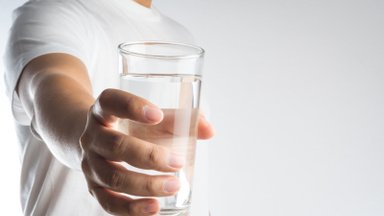 Enneaegne vananemine ja liigesehädad | 13 märki, et sa ei joo igapäevaselt piisavalt vett