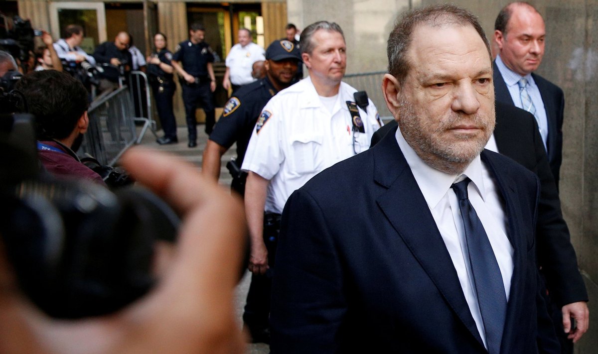 Harvey Weinstein lahkub Manhattanil kohtust. Reporteritega endine produtsent ei rääkinud.