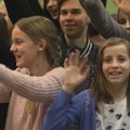 DELFI VIDEO: Võimas! Kelly Sildaru koolipere annab oma õnnitlused edasi tema kuulsat võidutantsu tantsides