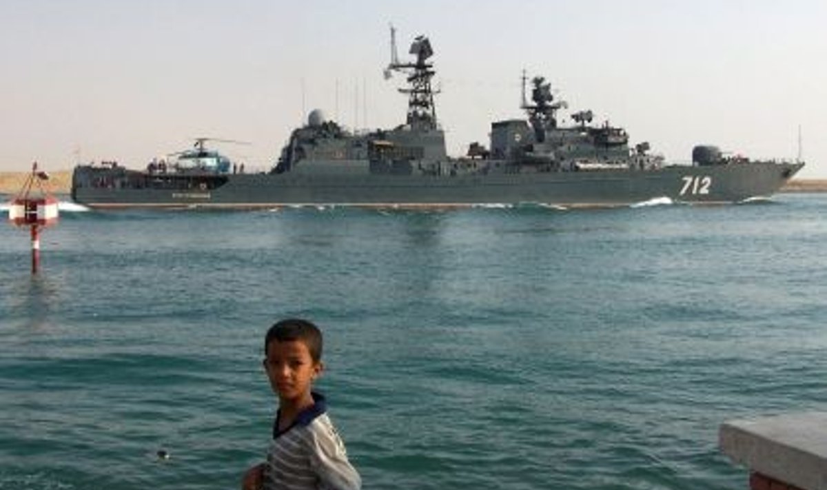 Vene raketifregatt Neustrašimõi (Kartmatu) Suezi sadamas