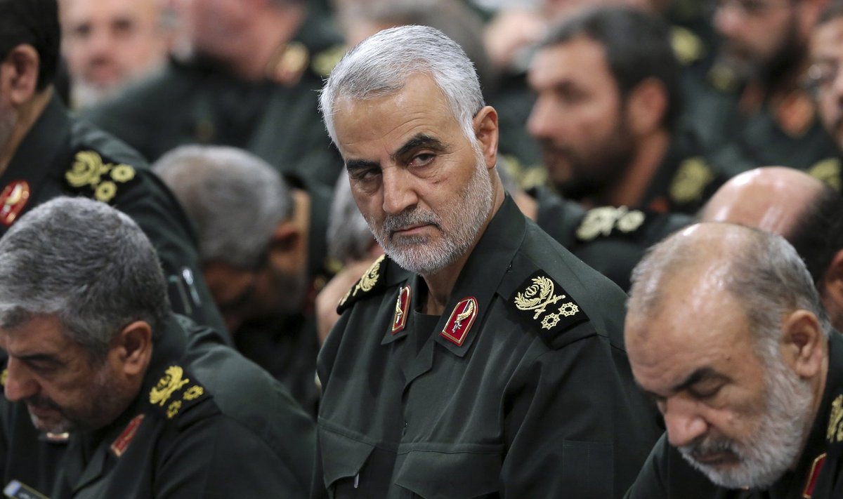 Qassem Soleimani (keskel)