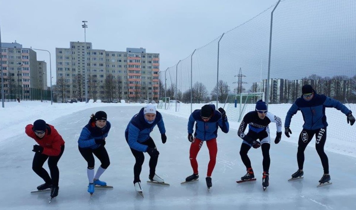 Tallinnas avati Eesti esimene täismõõtmetes kiiruisustaadioni jäärada