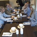 DELFI FOTOD: IRL-i, Vabaerakonna ja Keskerakonna juhid jõid koos Jõksiga hommikukohvi