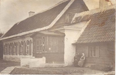 Selles Ristiku ja Telliskivi tänava nurgal asunud majas avati 1912. aastal Pelgulinna vanim algkool. Maja lammutati 1965.