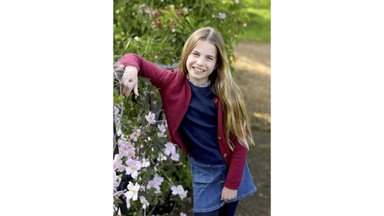 Принцессе Шарлотте исполнилось девять лет: ее мама Кейт сделала новое фото