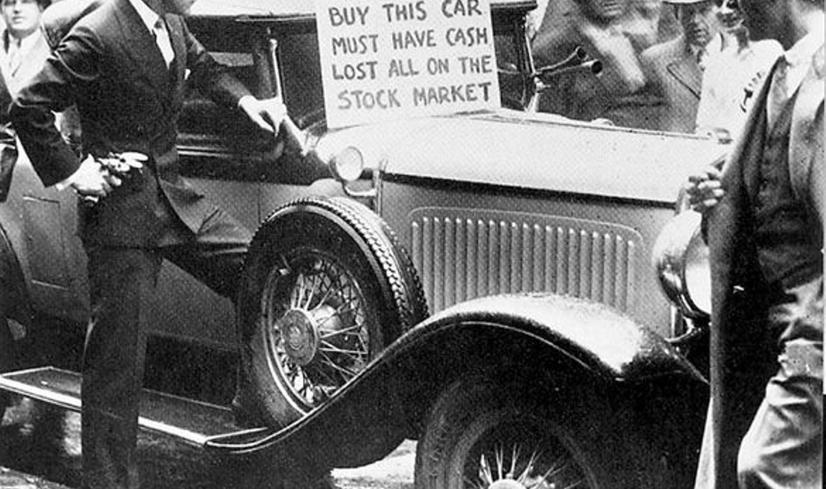 LUUSER: Wall Streetil raha kaotanud treider püüab meeleheitlikult raha hankida ja on saja dollari eest müüki pannud oma automobiili (maksta saab ainult sularahas). Pilt oktoobrist 1929. 