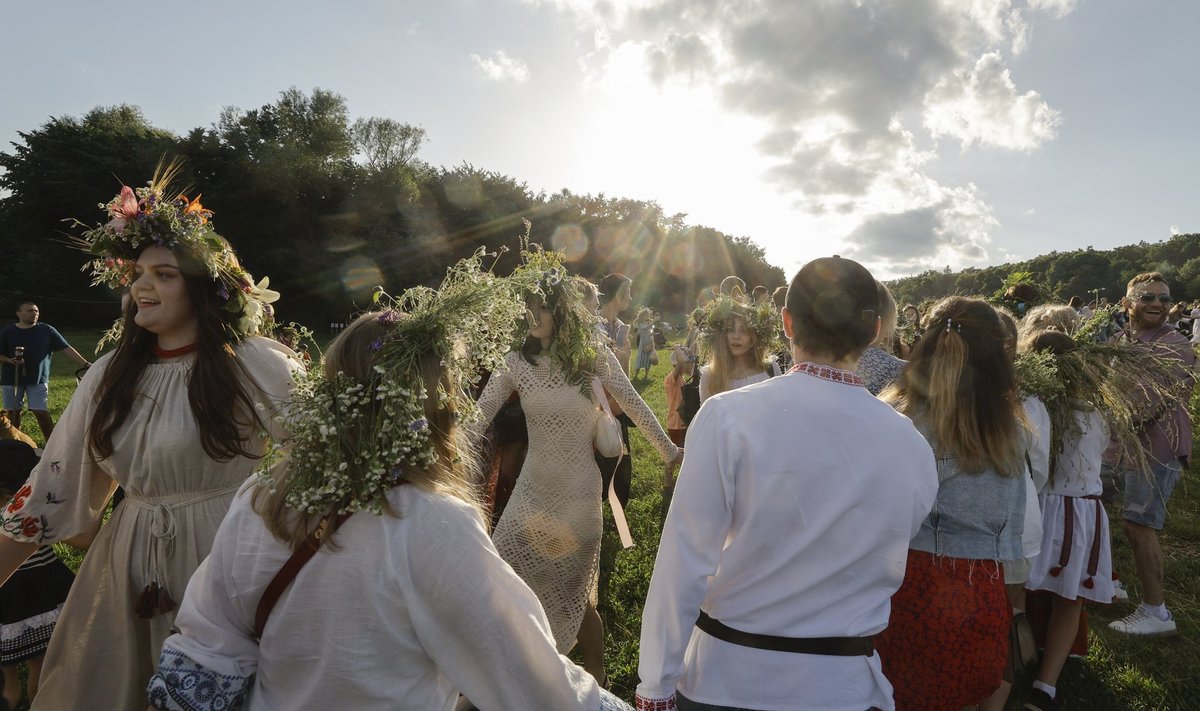 Ukrainlased tähistasid meie jaanipäevaga sarnast Ivan Kupala päeva. Vaenlase kiuste loodetakse valguse võitu.