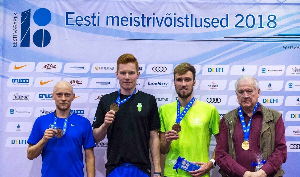Endel Pärn (paremal) treenerina oma viimase medaliga, mille teenis 16. veebruaril Andi Nooda 1500 m Eesti meistritiitli eest.