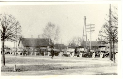 Punaarmee autokolonn peale küüditamise läbiviimist 25. märtsil 1949. a. Türil. Foto: Järvamaa Muuseum