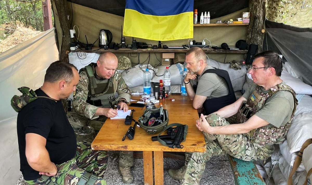 "Ainus, mida meil veel pole, on allveelaev ja tank. Kõik muu on olemas!" räägib Juri Lutsenko Ukraina 206. territoriaalkaitse pataljonist.