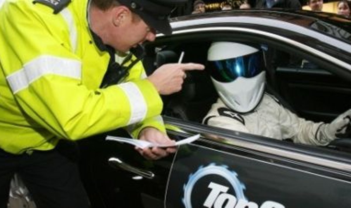 Top Gear Live'i promomiseks trahvitakse Stigi kiiruse ületamise eest. Foto Niall Carson, PA Wire