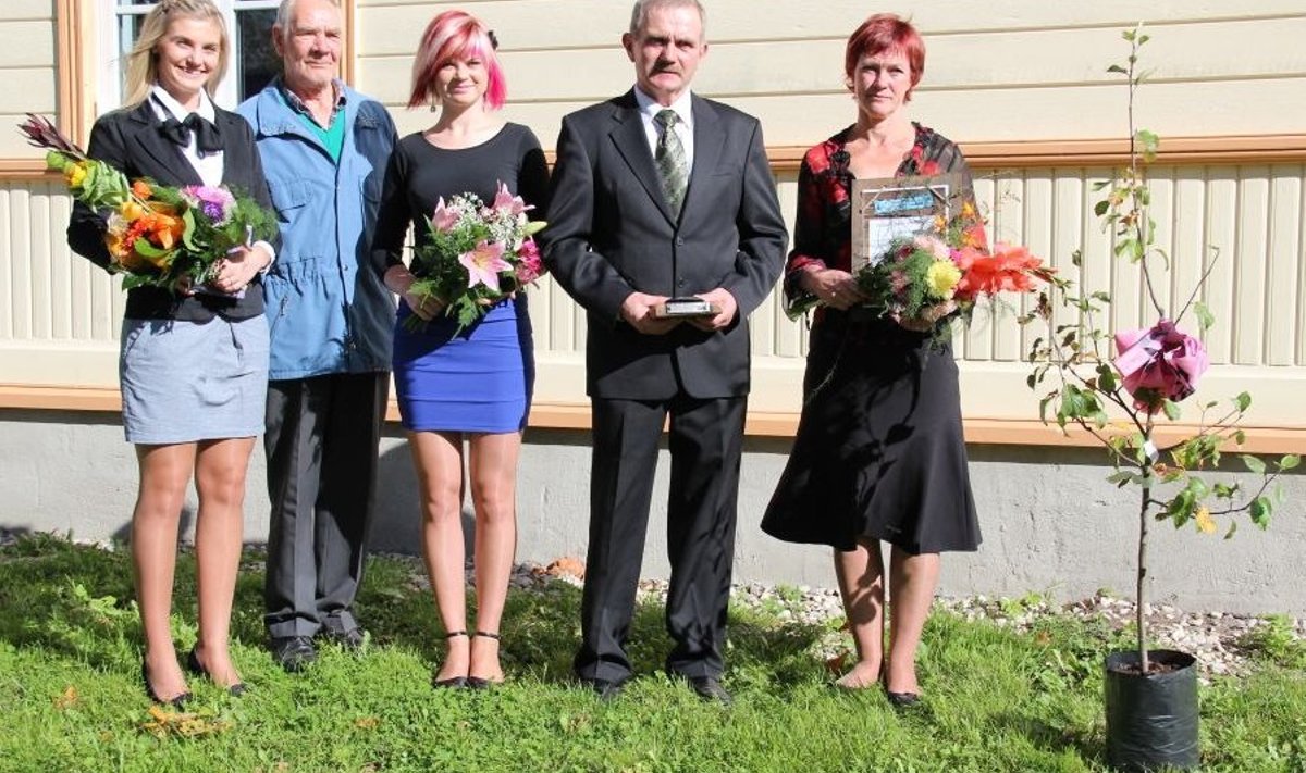 Läänemaa kogukonna pärl 2012 Lea ja Urmas Lai pere. Foto: Eesti Külaliikumine Kodukant