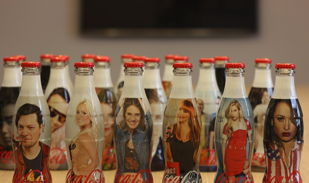 Coca-Cola kinkis staaridele enda pildiga pudeli