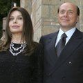 Berlusconi hakkab lahutatud naisele maksma kolm miljonit eurot kuus