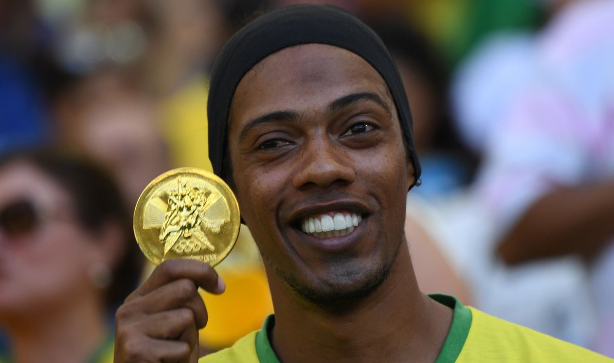 See ei ole päris Ronaldinho ega ka päris kuldmedal. Aga kolme tunni pärast võivad Brasiilia jalgpalluritel esimesed sellised autasud kaelas olla.