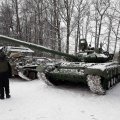 DELFI LUGEJA FOTOD | Ivangorodi koondatakse Punaarmee juubeliks Vene tanke, soomukeid, raketiseadeldisi ja muid relvi