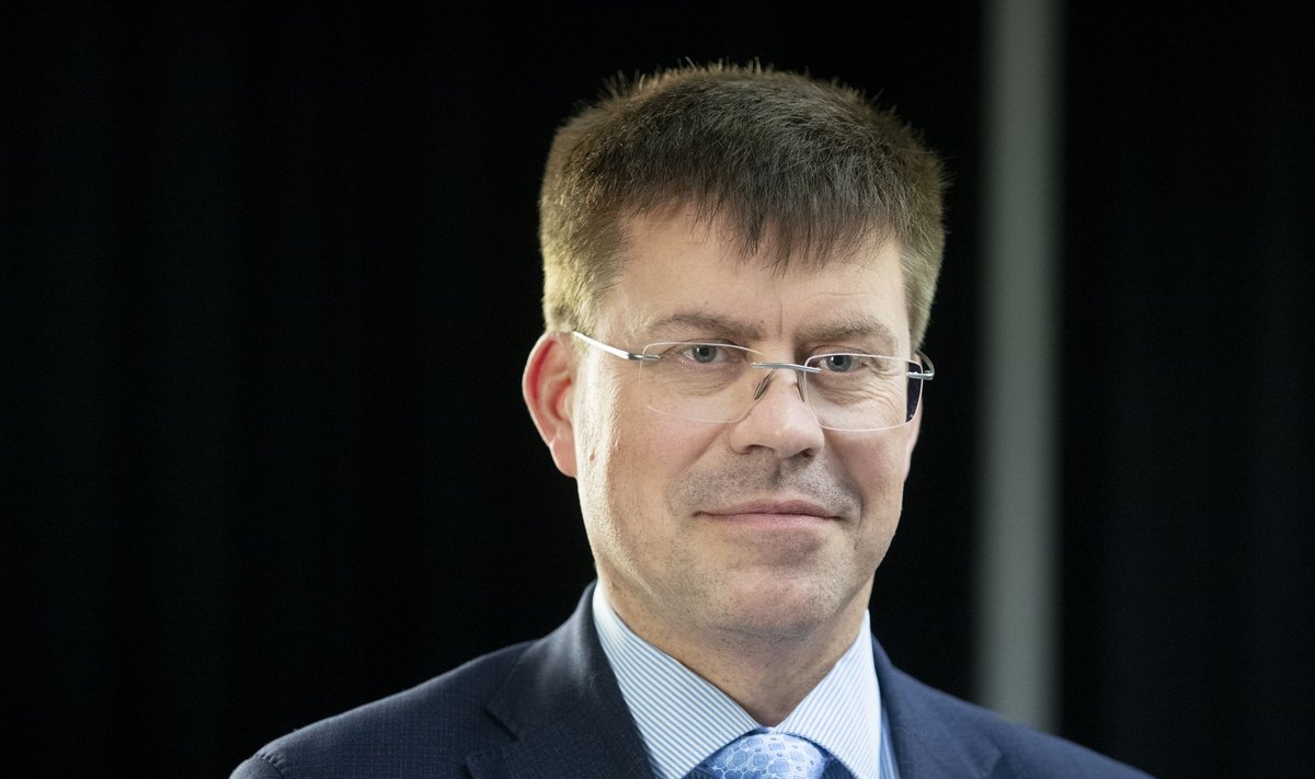 Terviseameti peadirektor Üllar Lanno usub, et eestimaalased suudavad veel nakatumistrendi ümber pöörata. Vastasel juhul tuleb riik suure tõenäosusega lihtsalt kinni panna, just nagu kevadel.