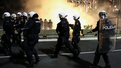 Для разгона протестующих полиция применила слезоточивый газ