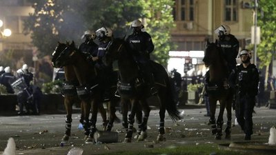 Для разгона демонстрантов были привлечены спецназ и конная полиция