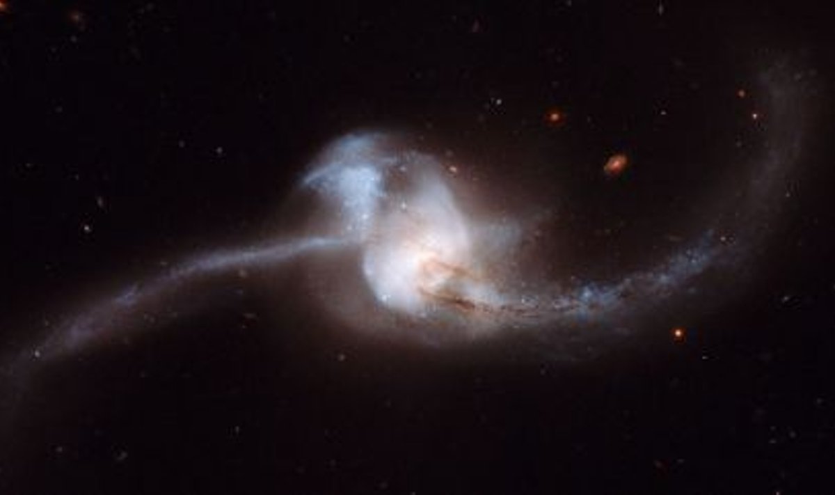 Kokkupõrke viimases faasis olevad galaktikad Vähi tähtkujus. Foto: NASA/ESA