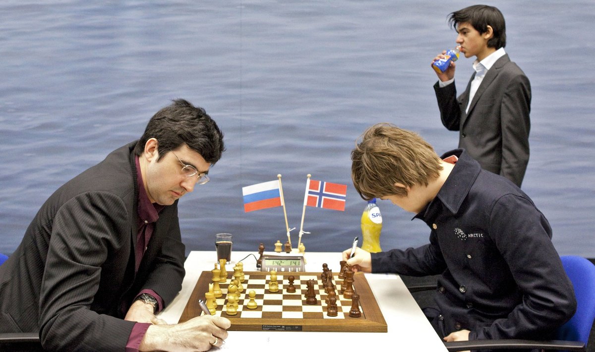 Vasakul Vladimir Kramnik