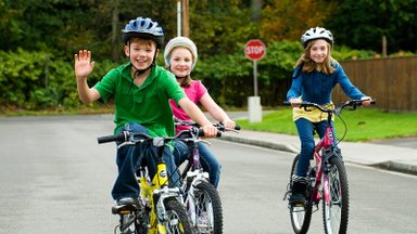 Aitame valida jalgrattaid ja jooksukaid – parimad mudelid nii lastele kui noortele!