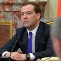 Medvedev tahab ametnikud riigifirmade nõukogudesse tagasi saata