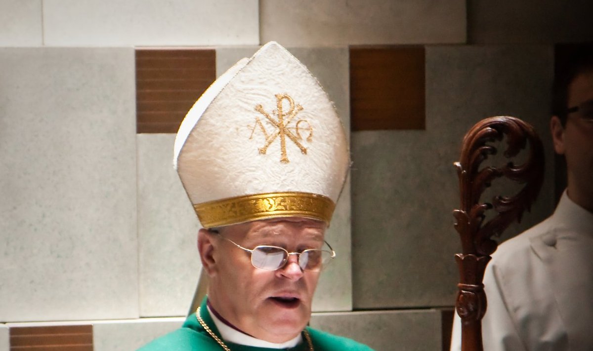 Pühapäeval, 23. septembril 2012 avati ja pühitseti Tartu Pauluse kiriku krüptisaal ja kolumbaarium. Pildil peapiiskop Andres Põder. 
