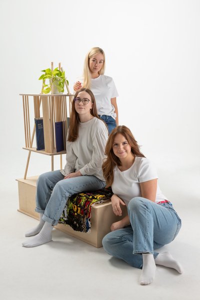 MULTISHELF autoritega: Inger Tammela, Iris Eller, Renate Eensalu