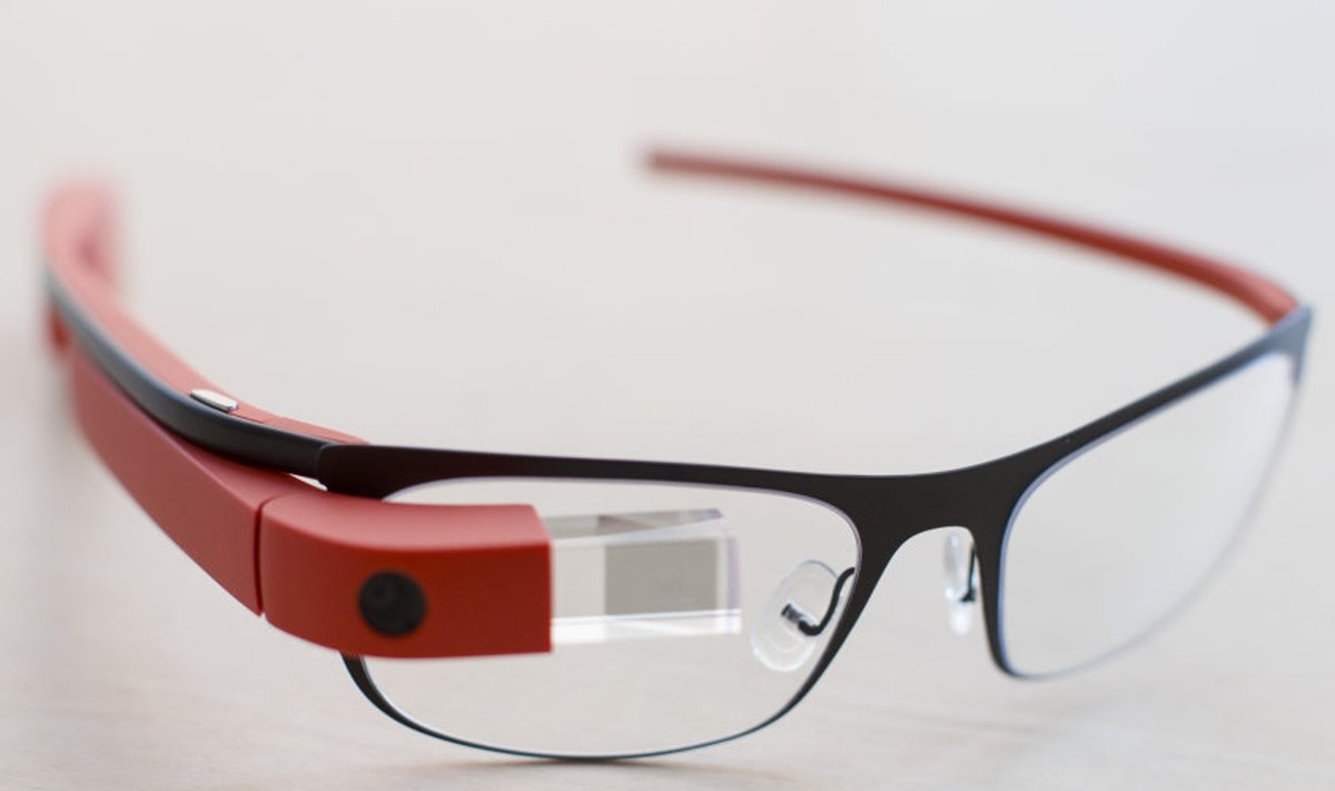 Google Glassi uus versioon, millel on ees optilised klaasid.