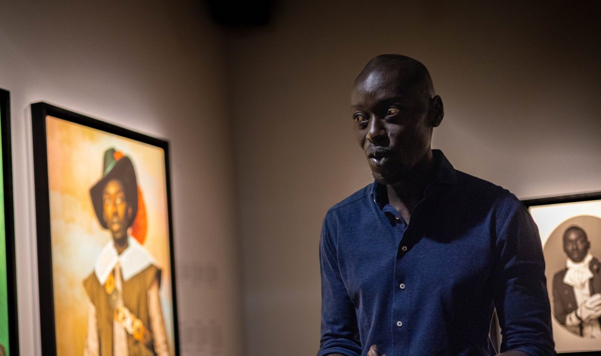Senegali fotograaf Omar Victor Diop kasutab tihtilugu modellina iseennast.